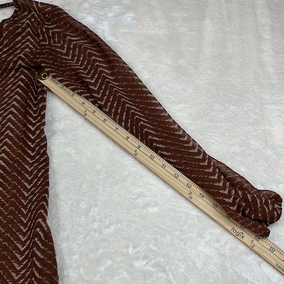 Charming Charlie Fitted Brown and White Chevron Blouse - Picture 4 of 5